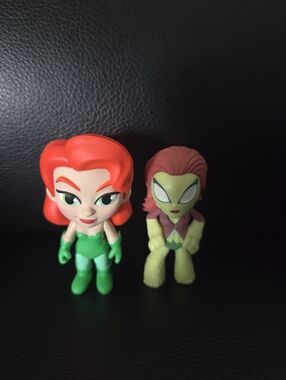Funko DC Classic Poison Ivy and Arkham Series Version
